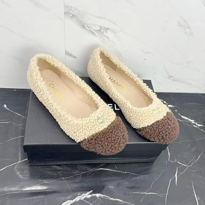 Fuzzy Contrast Toe Slip On Ballet Flats