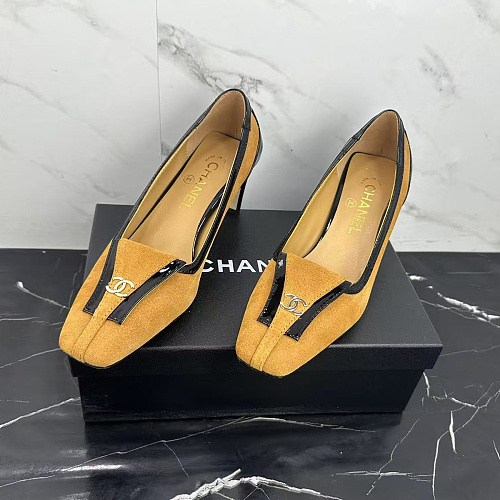 Chic Suede And Patent Leather Heeled Pumps With Contrast Trim