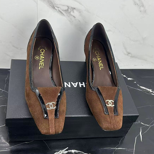 Suede And Patent Leather Pointed Toe Chunky Heel Pumps
