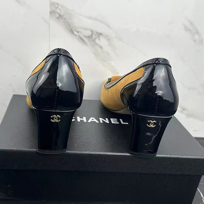 Chic Suede And Patent Leather Heeled Pumps With Contrast Trim