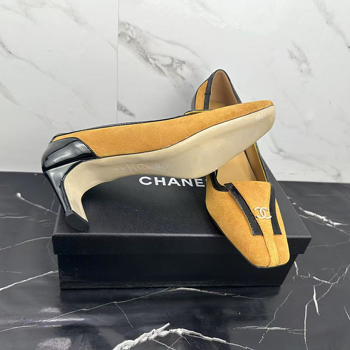 Chic Suede And Patent Leather Heeled Pumps With Contrast Trim