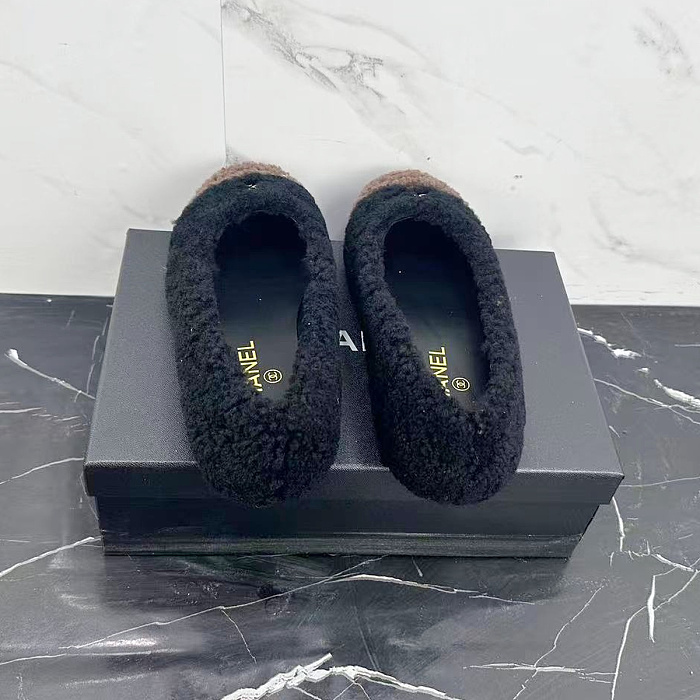 Fuzzy Contrast Toe Slip On Ballet Flats