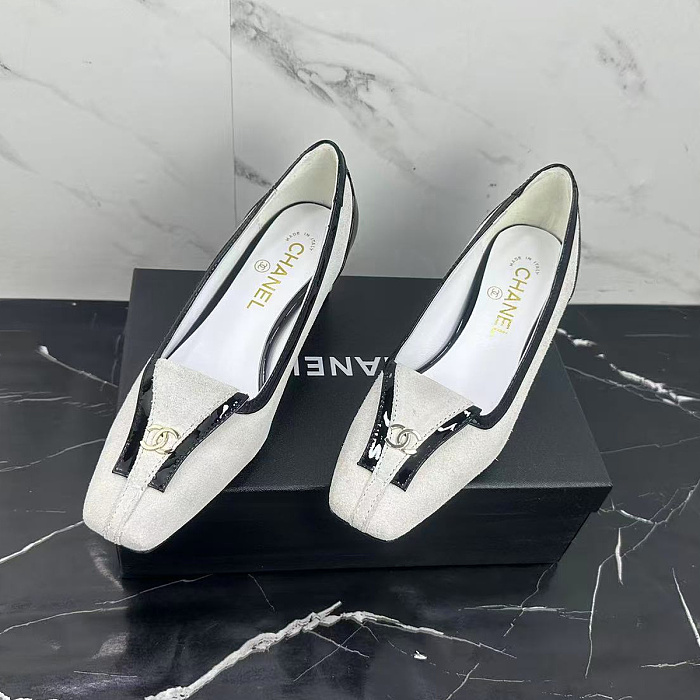 Chic Suede And Patent Leather Closed Toe Mid Heel Pumps