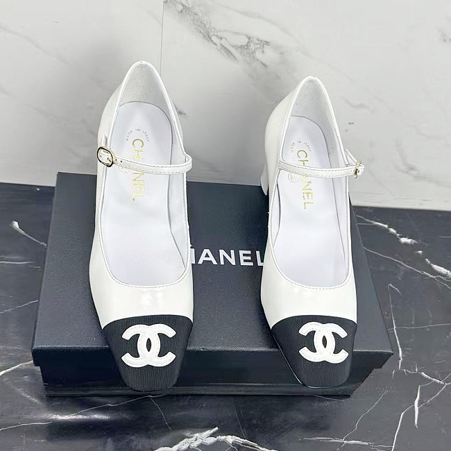 Heeled Mary Jane Pumps With Contrast Cap Toe