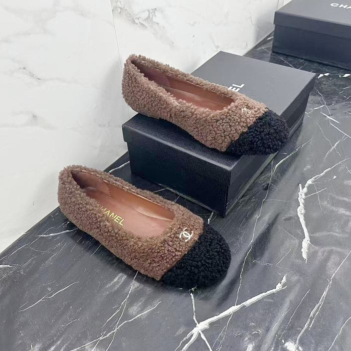 Two-Tone Shearling Faux Fur Slip On Flat Loafers