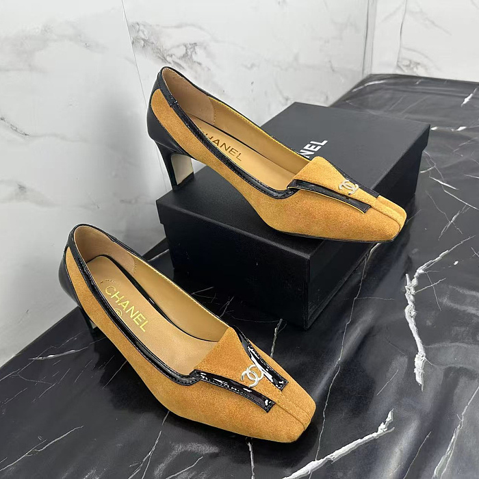Chic Suede And Patent Leather Heeled Pumps With Contrast Trim