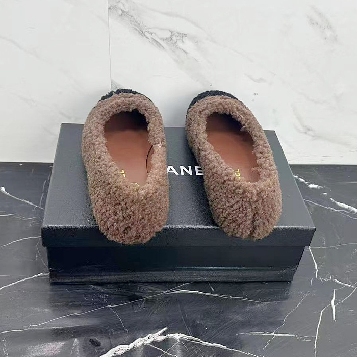 Two-Tone Shearling Faux Fur Slip On Flat Loafers