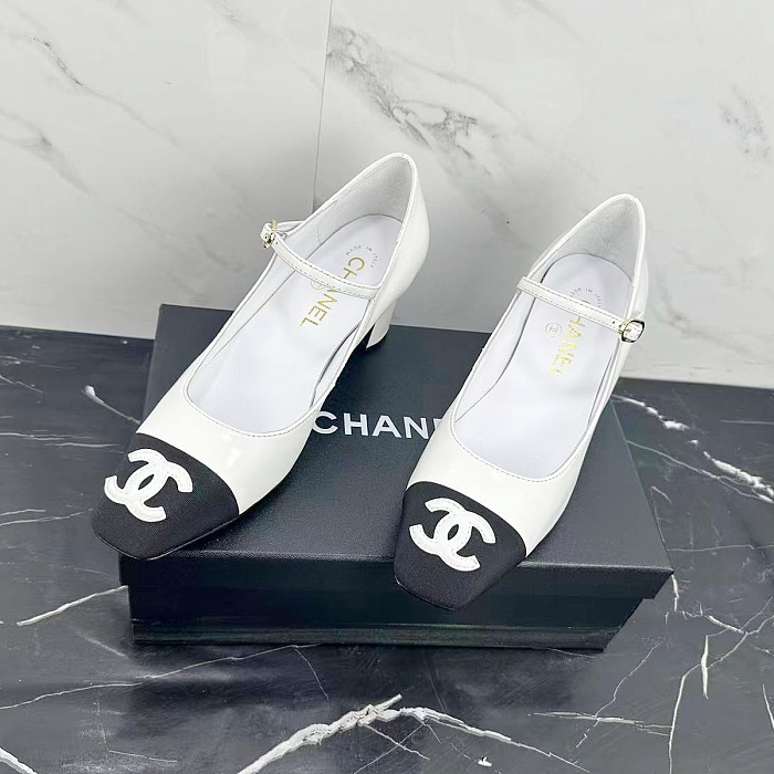Heeled Mary Jane Pumps With Contrast Cap Toe