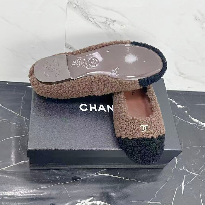 Two-Tone Shearling Faux Fur Slip On Flat Loafers