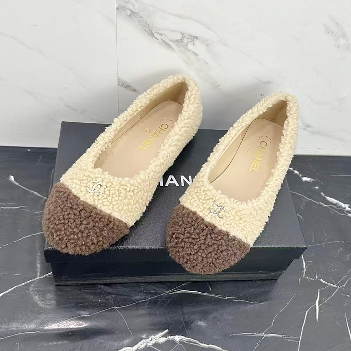 Fuzzy Contrast Toe Slip On Ballet Flats