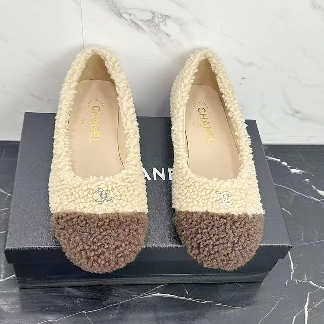 Fuzzy Contrast Toe Slip On Ballet Flats