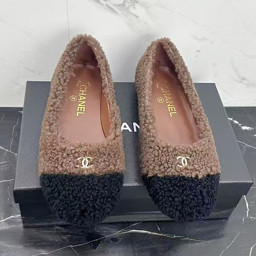 Two-Tone Shearling Faux Fur Slip On Flat Loafers