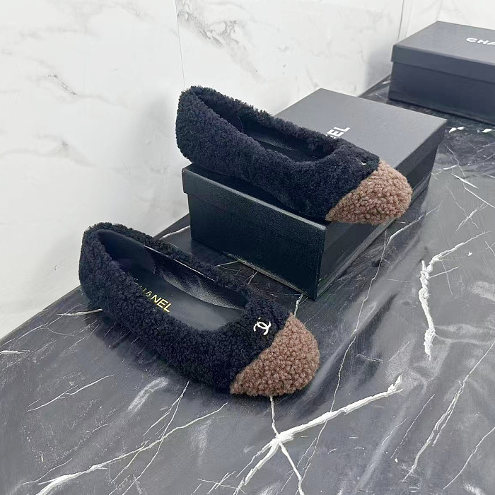 Fuzzy Contrast Toe Slip On Ballet Flats