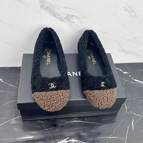 Fuzzy Contrast Toe Slip On Ballet Flats