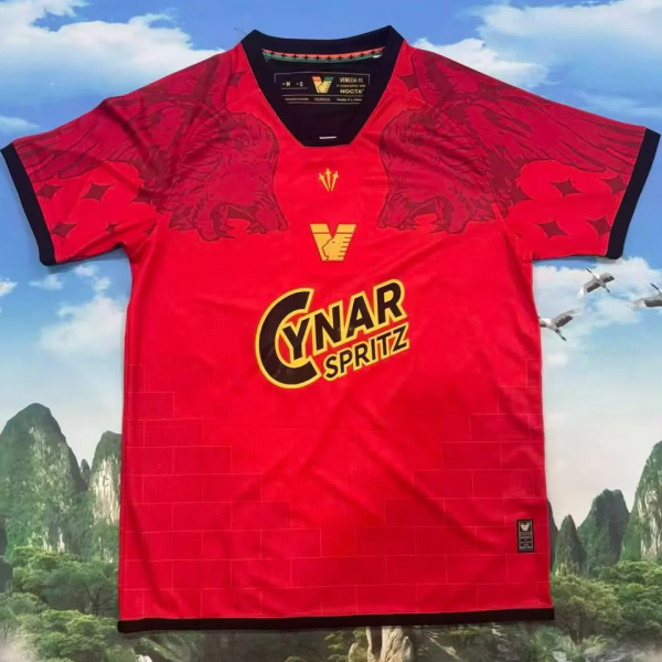 2025/26 Venezia FC 4TH Red Fans Soccer Jersey 带胸前广告