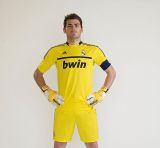 Real Madrid 2011/2012 Goalkeeper Retro Jersey