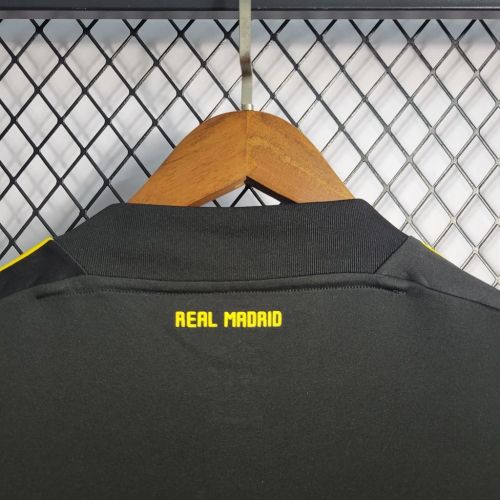 Real Madrid 2011/2012 Goalkeeper Retro Jersey