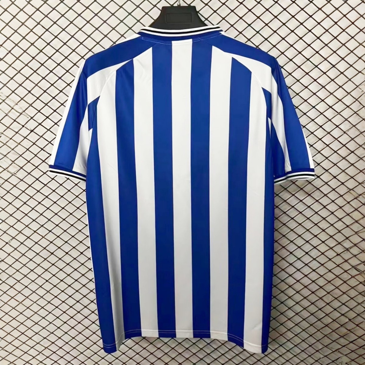 シェフィールド・ウェンズデイ　2001-2003 ホームユニホーム US$ 19.99 - Sheffield Wednesday 2001/2003 Home Retro Jersey - m
