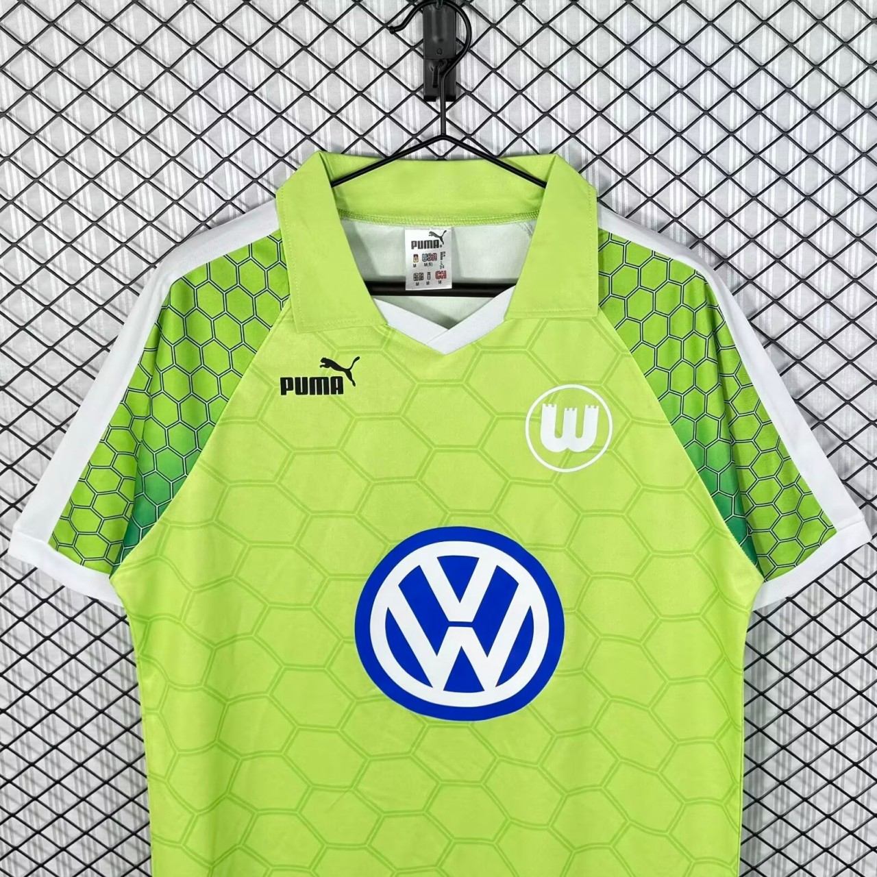 US$ 19.99 - VfL Wolfsburg 1997/1998 Home Retro Jersey - m