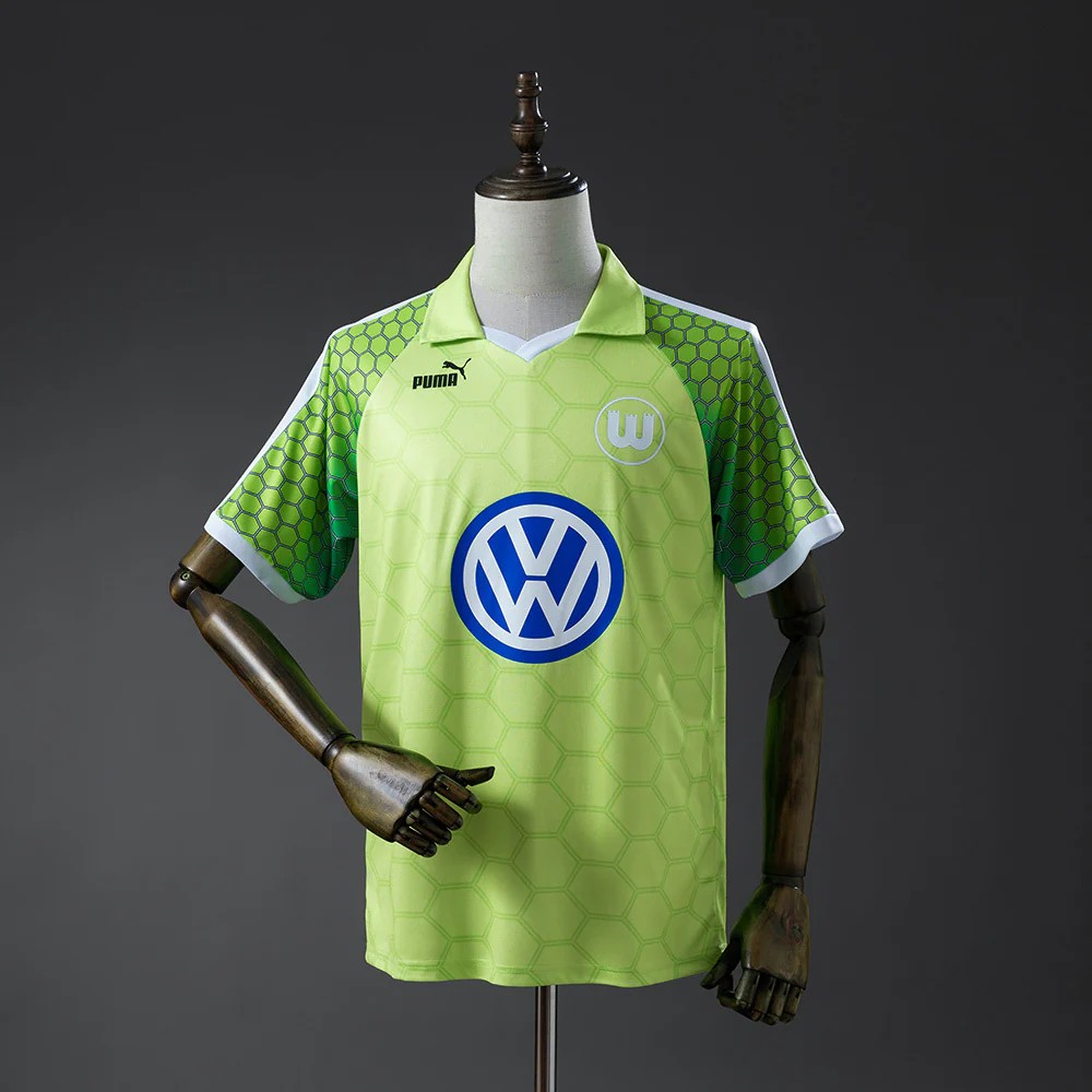 US$ 19.99 - VfL Wolfsburg 1997/1998 Home Retro Jersey - m