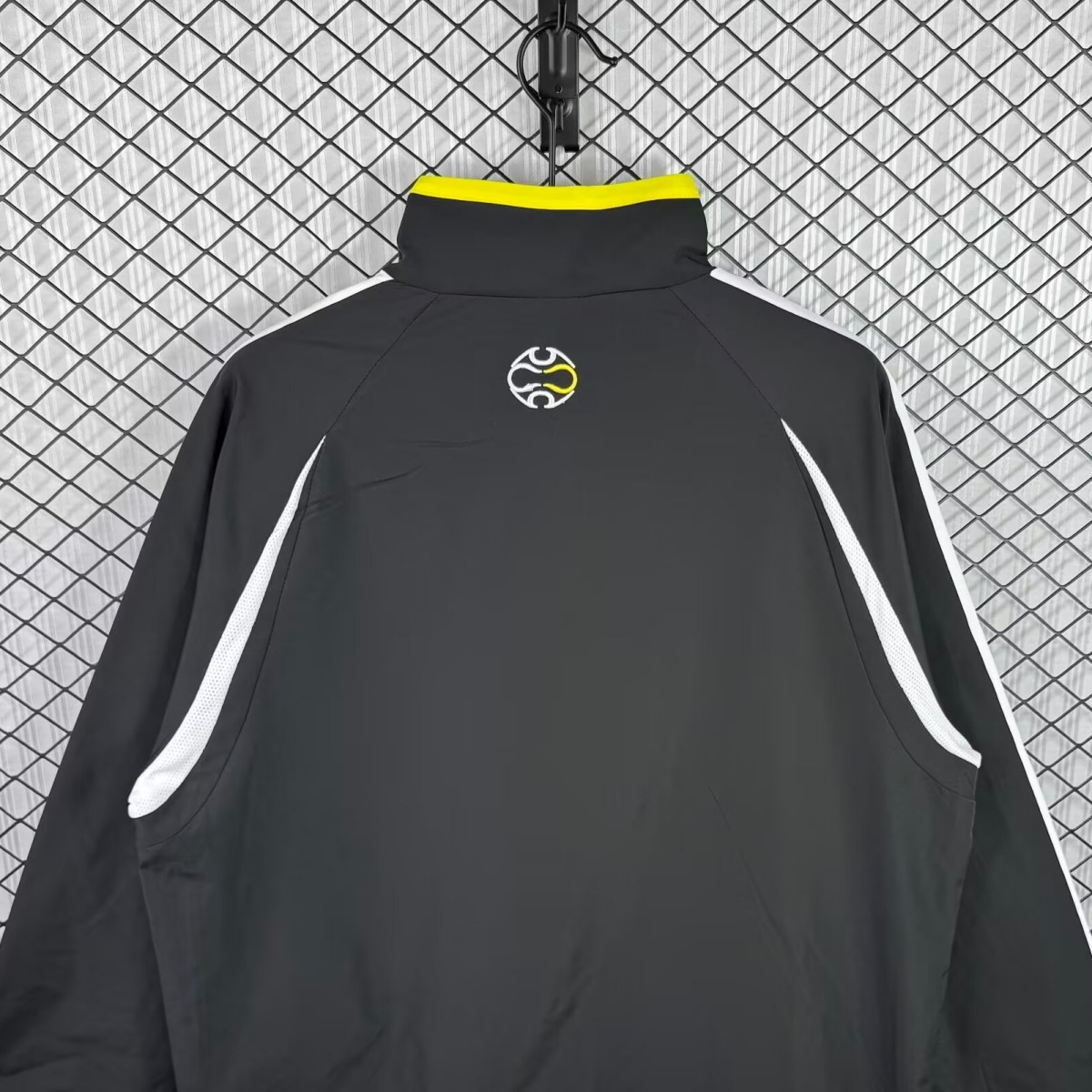 US$ 35.00 - Real Madrid 2006/2007 All Weather Track Retro Jacket