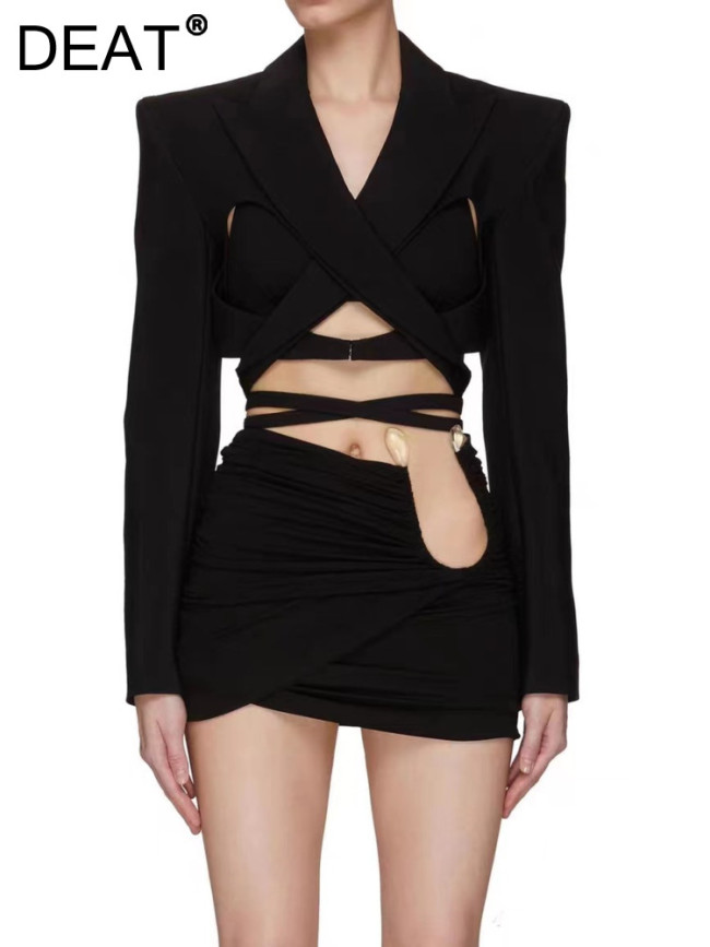 Sexy halter-neck and low-cut blazer with exposed back design  17A737401S