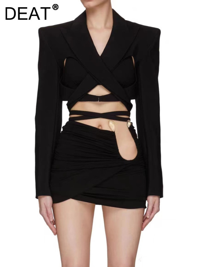 Sexy halter-neck and low-cut blazer with exposed back design  17A737401S