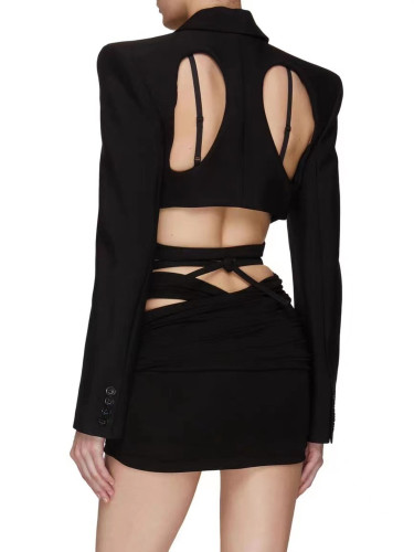 Sexy halter-neck and low-cut blazer with exposed back design  17A737401S