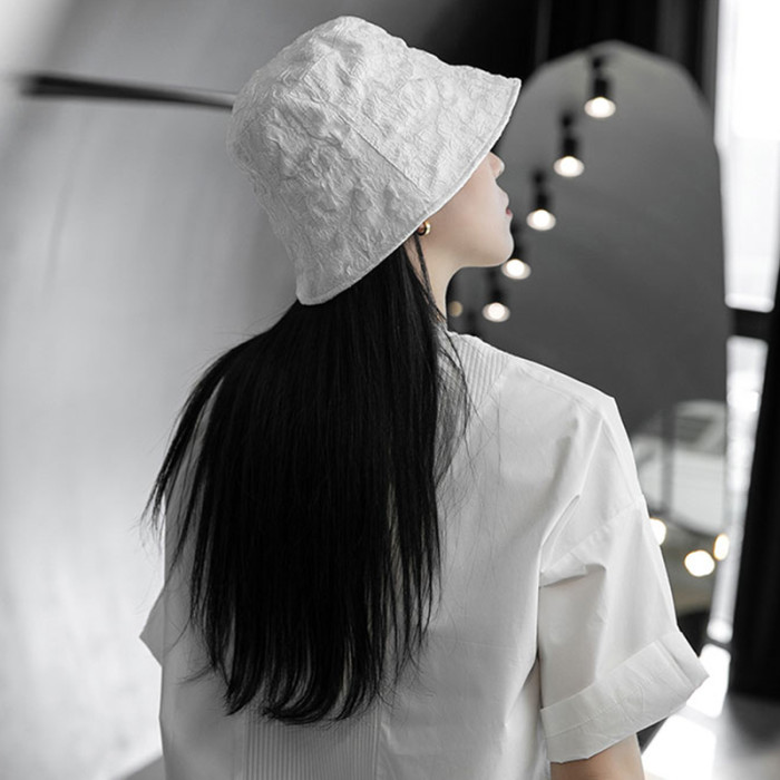 [EAM] Women White Pleated Casual Fishermen Hat New Round Dome Temperament Fashion Tide All-match Spring Autumn 2024 1DF5711