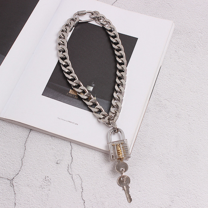 [EAM]  Women Big Chain Key Decoration Cool Buckle Metal Necklace New Temperament Fashion All-match Spring Autumn  1A139
