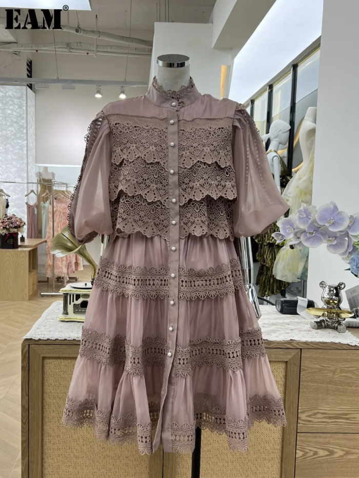 {EAM} American fashion light luxury generous hollow lace splicing pearl breasted lantern short-sleeved dress woman DLZ96