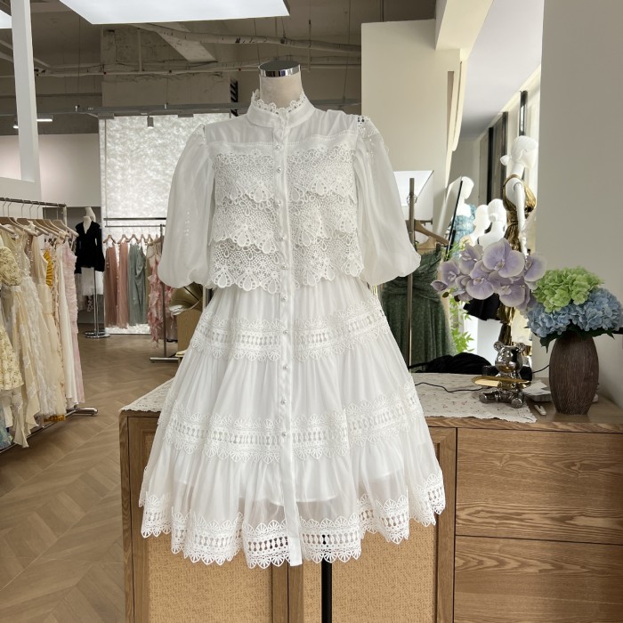 {EAM} American fashion light luxury generous hollow lace splicing pearl breasted lantern short-sleeved dress woman DLZ96