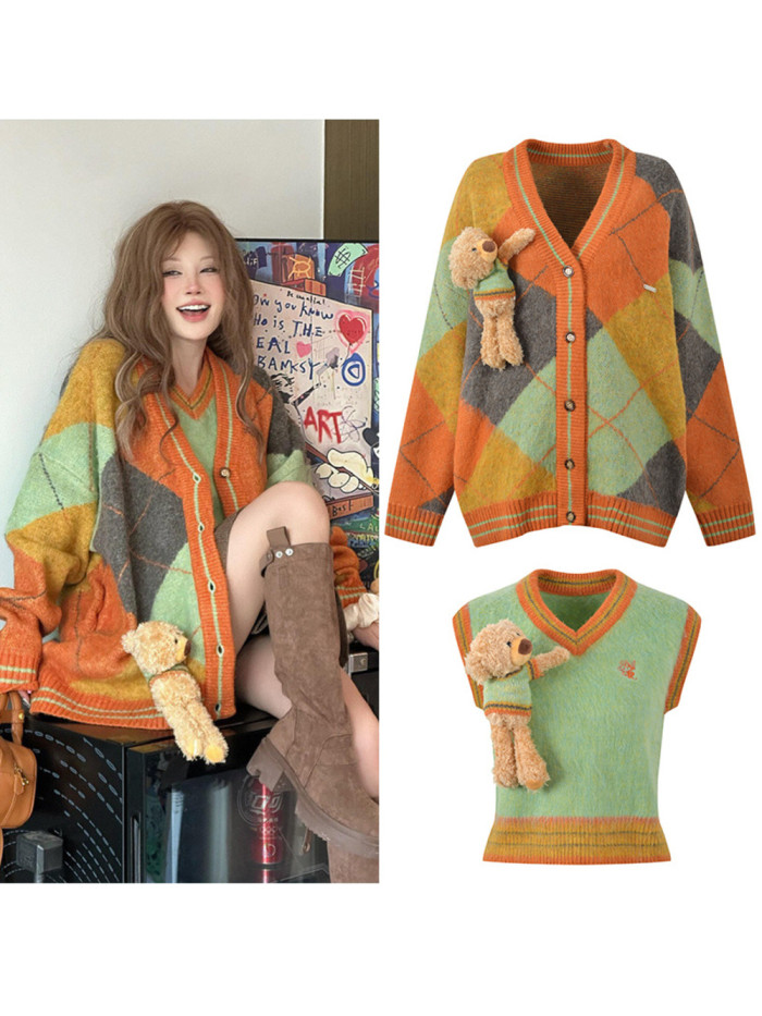 {EAM} Autumn and winter new color Ring-gingham bear doll V-neck mid-length knitted cardigan + clip age reduction set DLZ267
