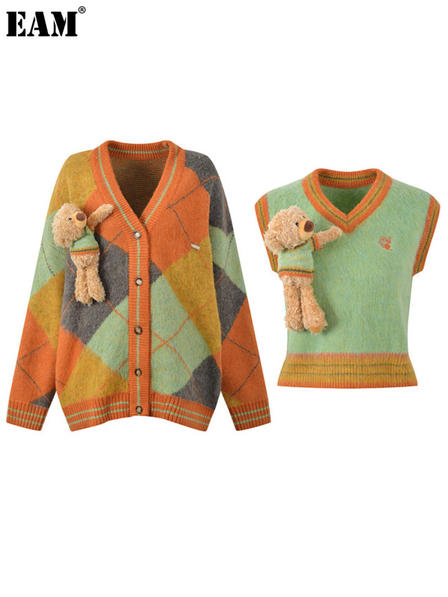{EAM} Autumn and winter new color Ring-gingham bear doll V-neck mid-length knitted cardigan + clip age reduction set DLZ267