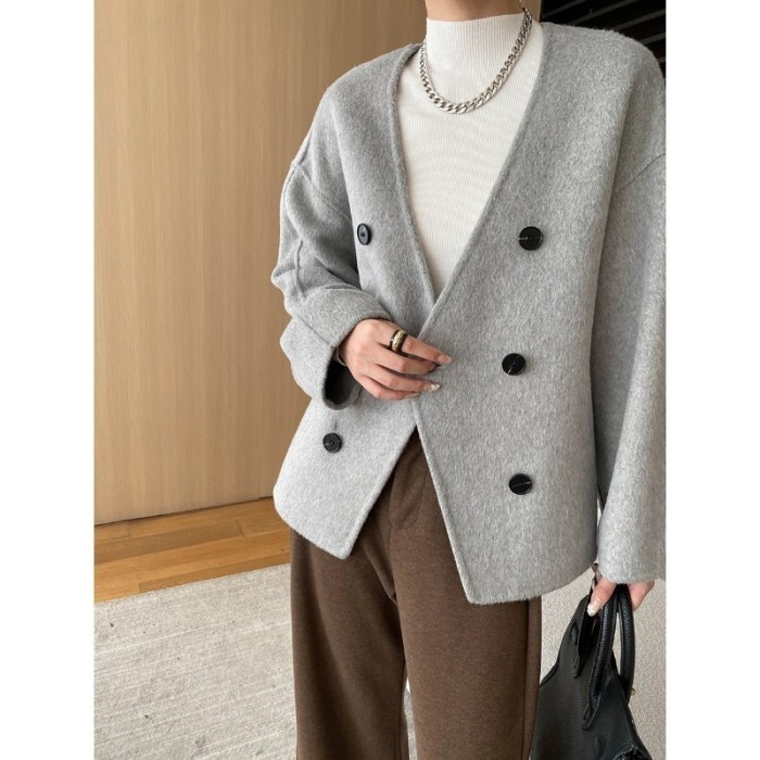 [EAM] Beige Double Breasted Big Size Woolen Coat New V-neck Long Sleeve Women Jacket Fashion Tide Autumn Winter 2024 1DH7364