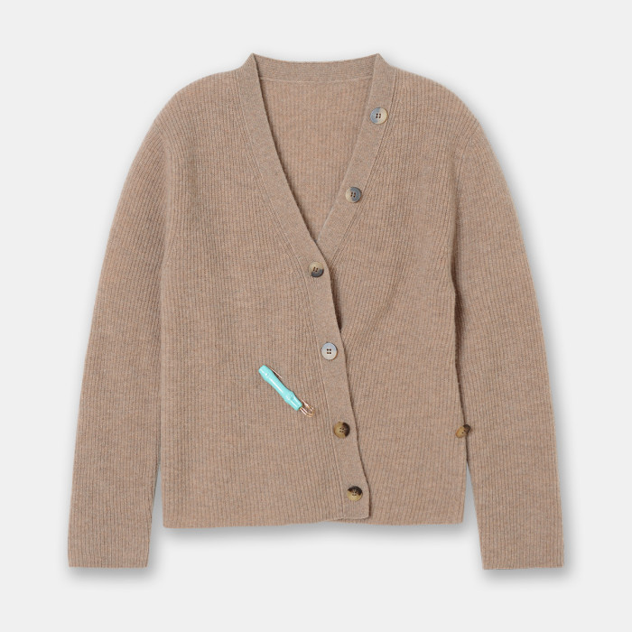 {EAM} 25 Spring/summer new V-neck brushed sweater women's velvet feeling loose thick cardigan wool gift brooch DLZ433