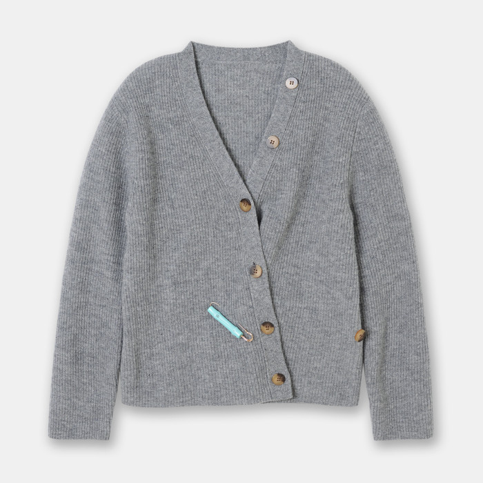 {EAM} 25 Spring/summer new V-neck brushed sweater women's velvet feeling loose thick cardigan wool gift brooch DLZ433