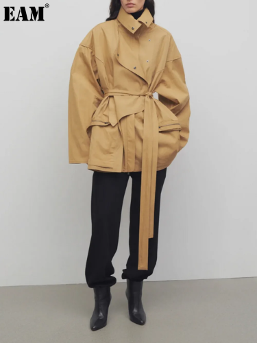 {EAM} 2025 New Asymmetrical Front Drawstring Hood Pocket Workwear With Cotton Jacket Jacket DLZ467