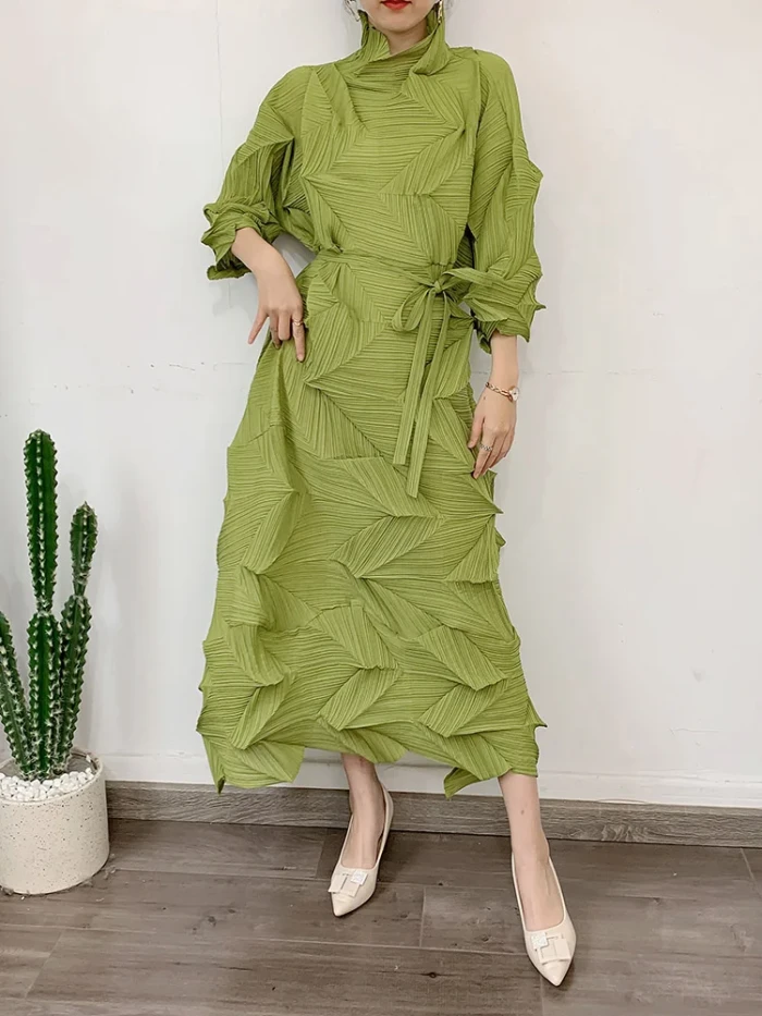 GVUW Pleated Lace-up A-line Dress For Women Solid Color Turtleneck Loose Elegant Diamonds Dresses Female DLZ124106