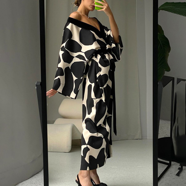 EAM  2025  Black woven printed loose long-span bathrobe DLZ0501