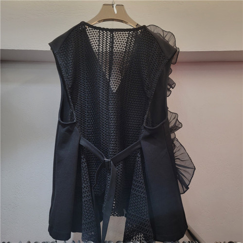 Fashionable and unique design, slimming and concealing fat, black vest-style shirt  DLZ6501