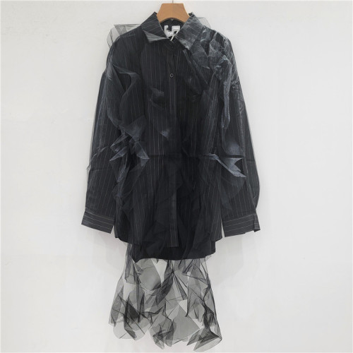 Design-inspired net fabric patchwork mid-length loose-fitting round-neck single-button top DLZ082102