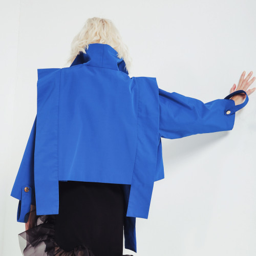 Loose silhouette, tailored with wide shoulders, long flowing belt, windbreaker, short coat DLZ083105