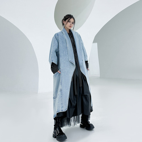 Loose fit with big pockets, batwing sleeves denim jacket.  DLZ91905