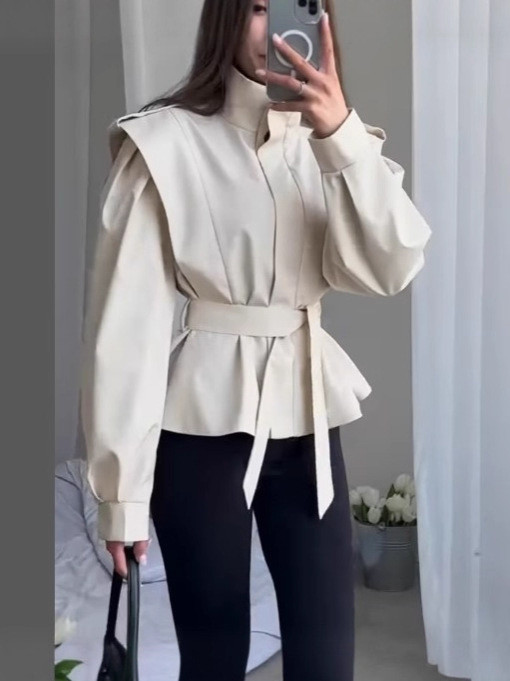 New strap design - stylishly slimming and figure-hugging. Soft peach color. Versatile for daily wear. Short style windbreaker jacket. DLZ102812L