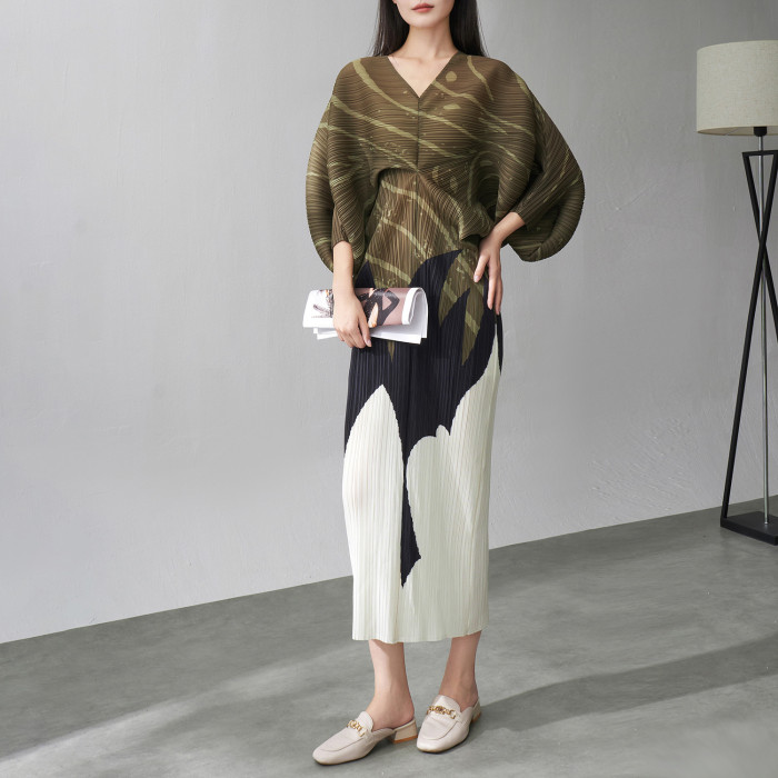 Fashion Pleated Batwing Sleeve V-neck Dress Spring Summer New Elegant Printed Waist Slimming Niche Dresses DLZ101406