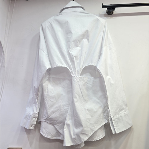 A unique design, three-dimensional metal-buttoned loose back-cutting open-collar shirt  DLZCS0311