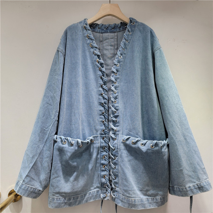 V-neck wide-padded workwear denim jacket for women, featuring a casual style, elegant and retro long-sleeved strap design  DLZWT3105