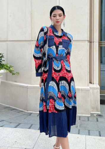 A slimming printed dress with a collar, long sleeves, belt, of high-end style, long coat 15KB16905
