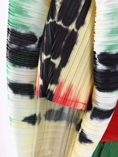 Fashion Contrast Color Print Pleated Dress Women V Neck Batwing Sleeves Mid Length Dresses  Spring New 2AA2607